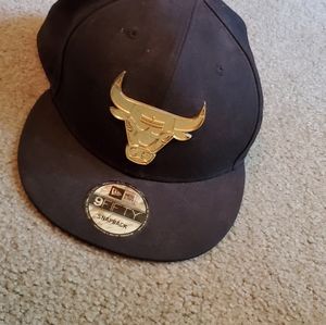 Bulls hat gold